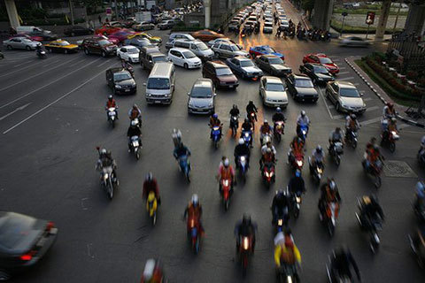 Tại Thái Lan, xe máy tham gia lưu thông trên đường sẽ bị đánh thuế thêm từ 150 - 250 baht/chiếc.