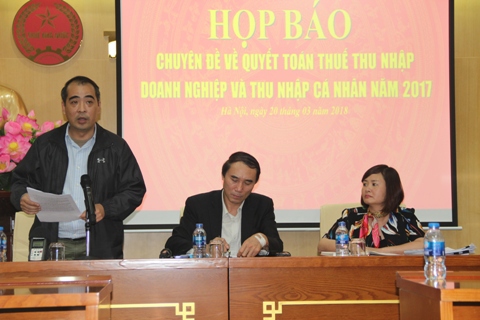 Ông Nguyễn Quý Trung (đứng) - Phó Vụ trưởng Vụ Chính sách phát biểu tại buổi họp báo. Ảnh: NM