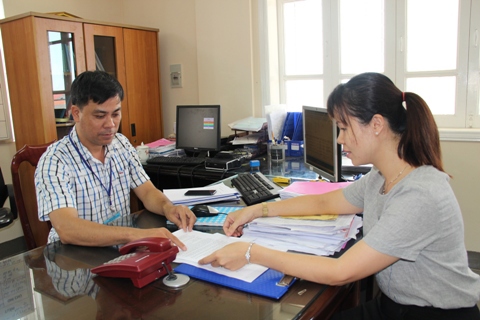 Tiếp nhận tờ khai thuế của người nộp thuế tại Chi cục Thuế quận Hải Châu, TP.Đà Nẵng. Ảnh: NM.