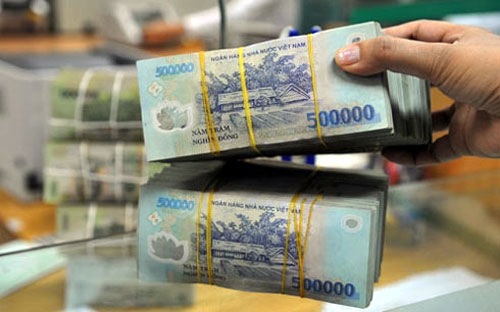 Ngân hàng bớt lãi “khủng”: Mừng hơn lo