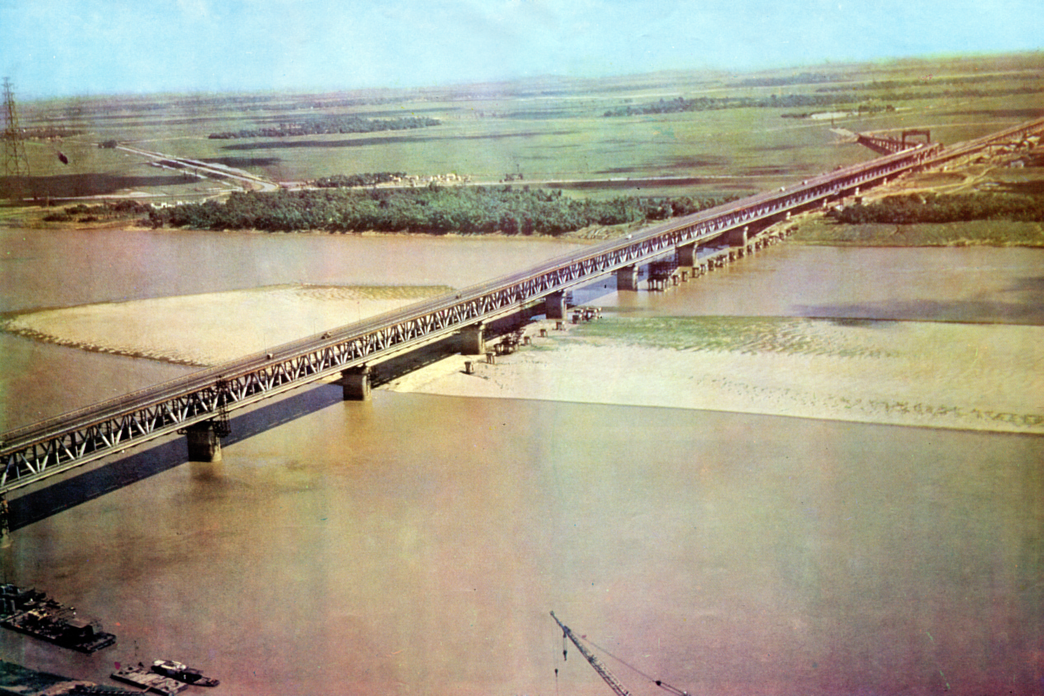 Công trình cầu Thăng Long (năm 1985). Ảnh: Nguyen At.