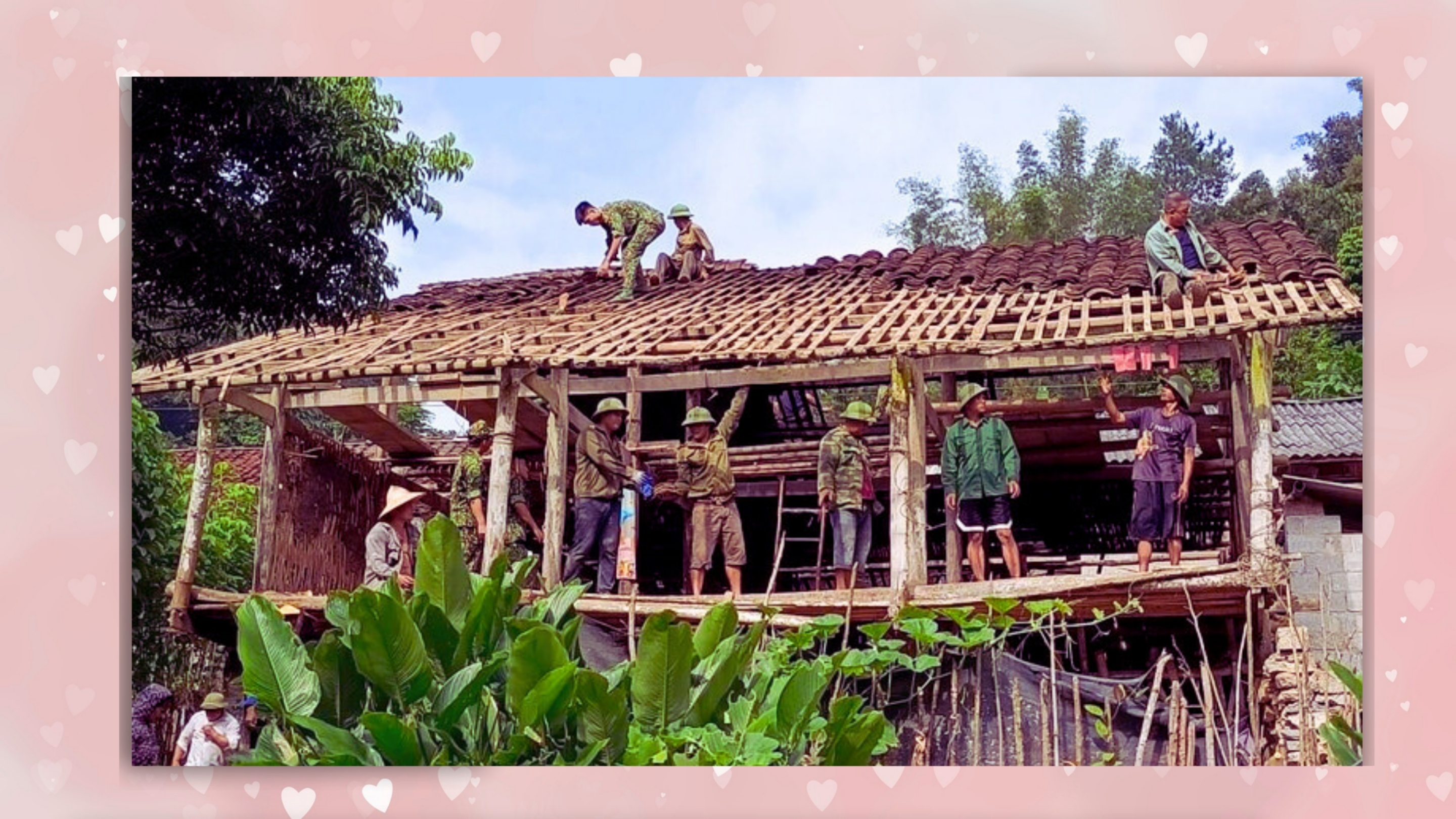 Nhiều hộ ngh&egrave;o v&agrave; cận ngh&egrave;o được hỗ trợ bởi Chương tr&igrave;nh x&oacute;a nh&agrave; tạm, nh&agrave; dột n&aacute;t