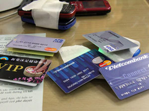 Cẩn thận với thẻ tín dụng giả