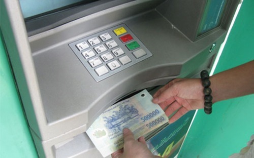 Mỗi giao dịch ATM, ngân hàng mất 9.000 đồng