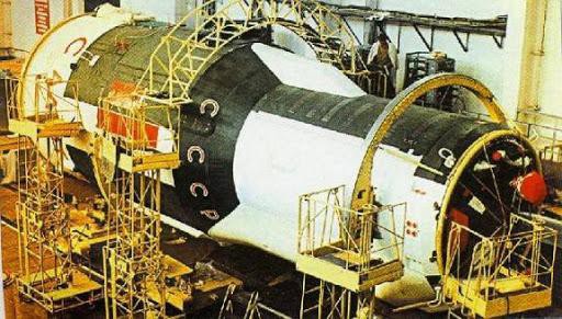 Trạm Salyut-3 được phóng vào ngày 26/6/1974. Tổ hợp được gắn cố định trên tàu vũ trụ. Hướng vũ khí về phía mục tiêu được thực hiện bằng cách quay toàn bộ con tàu.