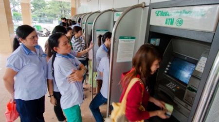 Máy ATM sẵn sàng… đợi khách