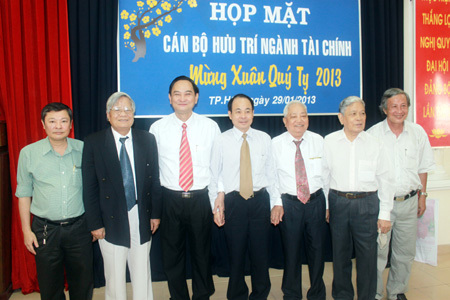 Thứ trưởng Nguyễn Hữu Chí chúc Tết cán bộ hưu trí tại TP.Hồ Chí Minh 