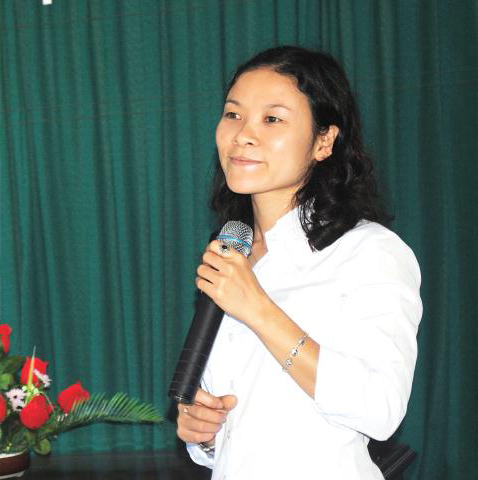  Cán bộ Hải quan kiêm "cô giáo" dạy tiếng Lào