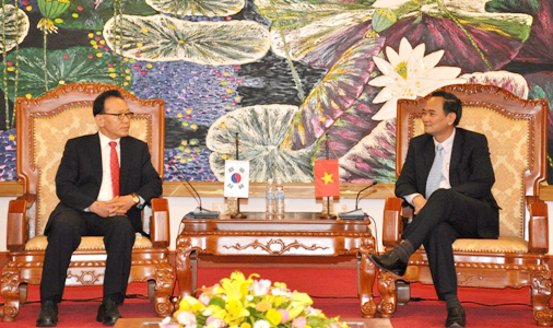 Thứ trưởng Bộ Tài chính Nguyễn Hữu Chí tiếp Tổng lãnh sự danh dự của Việt Nam tại Hàn Quốc