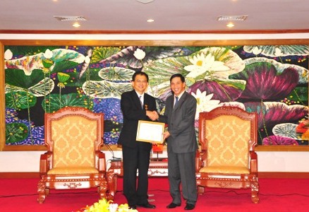 Trao tặng Kỷ niệm chương “Vì sự nghiệp tài chính Việt Nam” cho Trưởng đại diện JICA Motonori Tsuno