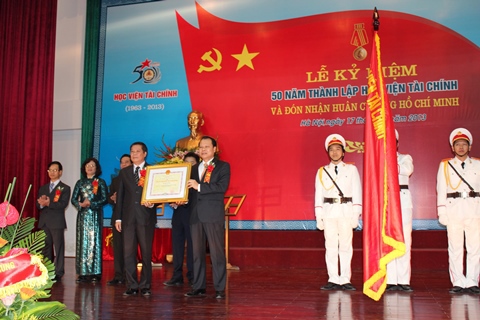  Học viện Tài chính đón nhận Huân chương Hồ Chí Minh