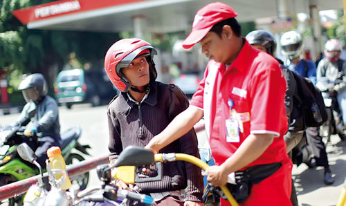 Indonesia tăng giá xăng hơn 30%