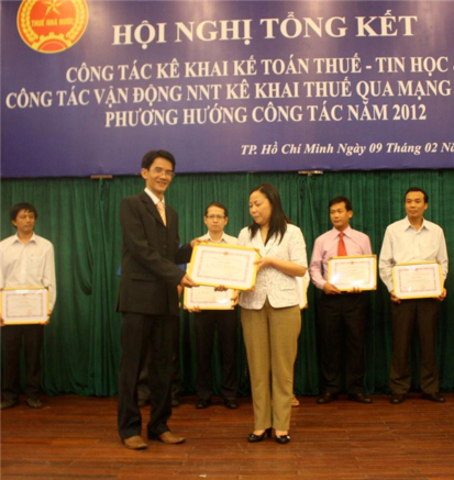 Cục Thuế TP. Hồ Chí Minh trao tặng Giấy khen cho Bkav