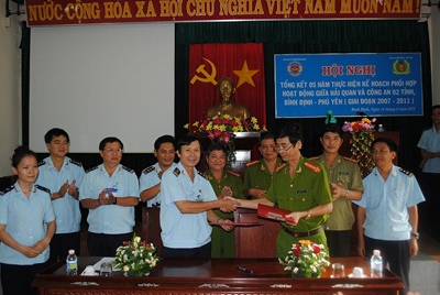 Hải quan Bình Định kí kết phối hợp với Công an Bình Định và Phú Yên