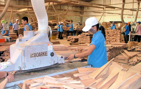 Doanh nghiệp đau đầu lựa chiêu công - thủ