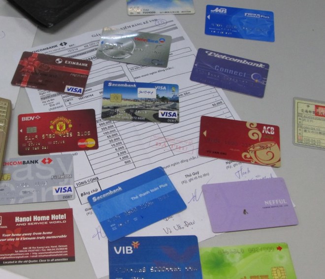 Nhiều ngân hàng bị băng nhóm tội phạm dùng chứng minh giả làm thẻ tín dụng