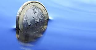 Vì sao đồng EUR chạm đáy 9 năm?