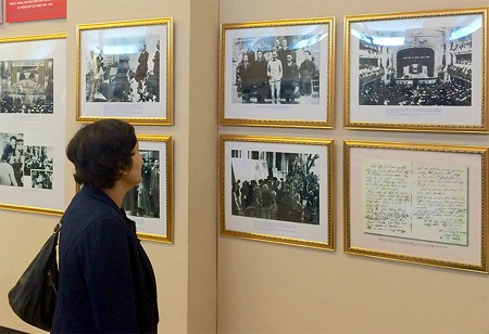 Trưng bày 200 ảnh, hiện vật về chặng đường 85 năm thành lập Đảng