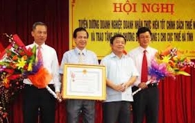 Ngành Thuế Hà Tĩnh tuyên dương doanh nghiệp - doanh nhân hoàn thành tốt nghĩa vụ thuế năm 2011