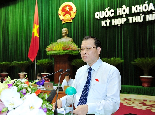 Phó Thủ tướng Vũ Văn Ninh báo cáo Quốc hội quyết toán Ngân sách Nhà nước năm 2011