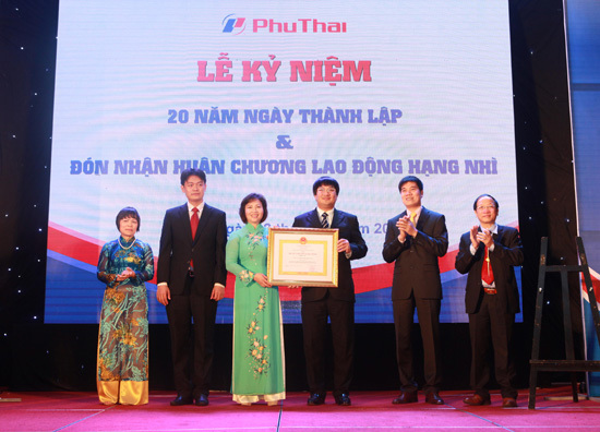 Tập đoàn Phú Thái đón nhận Huân chương Lao động Hạng Nhì