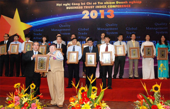 Manulife Việt Nam nhận danh hiệu “Doanh nghiệp phát triển bền vững”