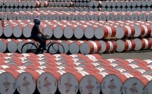 Giá dầu thế giới xuống thấp nhất 3 tuần