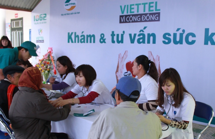  Viettel tổ chức khám bệnh miễn phí cho 600 hộ nghèo ở Điện Biên