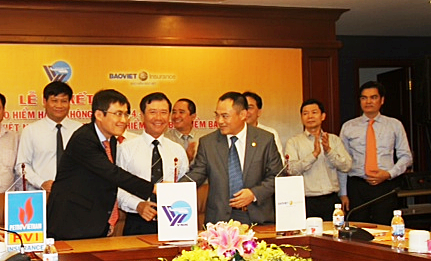  Bảo hiểm Bảo Việt tiếp tục ký hợp đồng bảo hiểm với Tổng Công ty Trực thăng Việt Nam