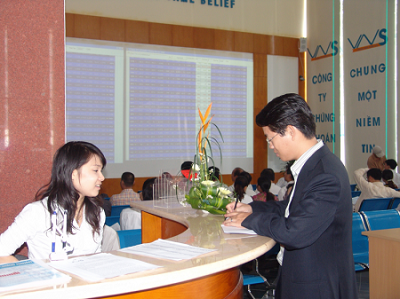 Công ty chứng khoán: Muốn“bán thân” cũng khó