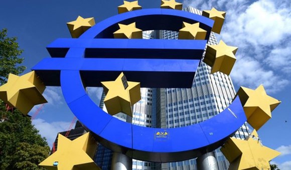 Kinh tế Eurozone tiếp tục chìm sâu trong suy thoái