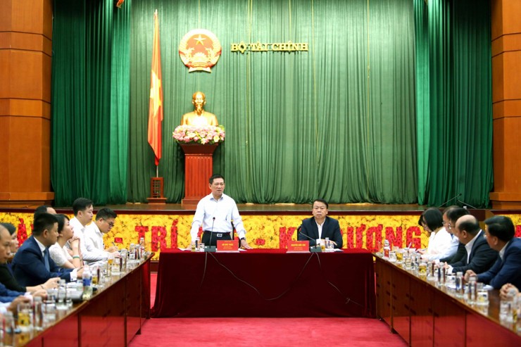 Bộ trưởng Hồ Đức Phớc chủ trì cuộc họp về thị trường chứng khoán và TPDN với một số công ty chứng khoán và DN phát hành (ngày 23/11/2022).