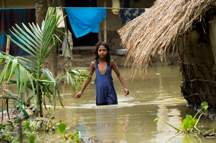 &nbsp;Trường học của Protiva ở Sylhet đ&atilde; phải đ&oacute;ng cửa do lũ lụt nặng nề ở đ&ocirc;ng bắc Bangladesh. Ng&ocirc;i nh&agrave; của em cũng bị ngập lụt. Ảnh: UNICEF