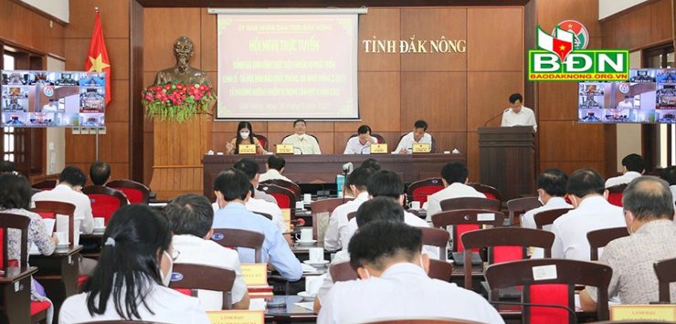 Các sở, ngành, địa phương tham dự hội nghị tại UBND tỉnh và các điểm cầu trực tuyến. Ảnh: Nguyễn Lương