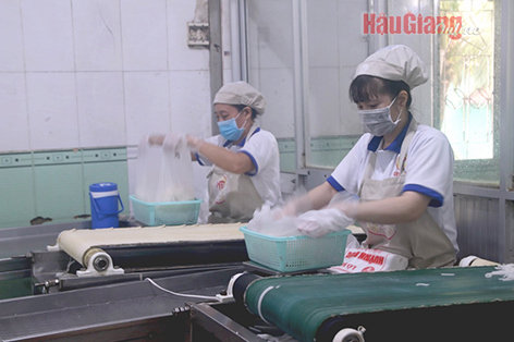 Cơ sở sản xuất thực phẩm Huỳnh Đức nâng cao năng suất, chất lượng sản phẩm sau khi được hỗ trợ áp dụng hệ thống quản lý chất lượng HACCP. Ảnh: ĐT