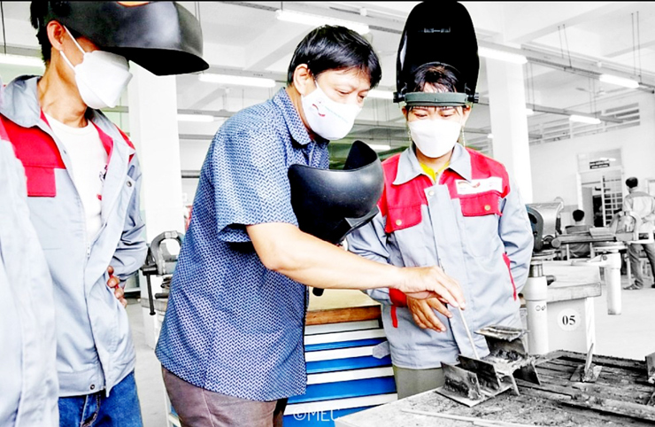 Các lớp đào tạo ngắn hạn giúp người lao động chuyển đổi công việc phù hợp sau ảnh hưởng của dịch bệnh. Ảnh: MH