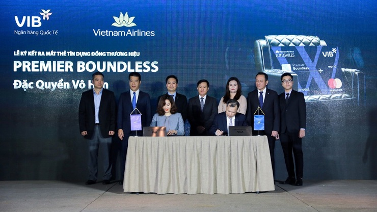 Lễ Ký kết hợp tác Ngân hàng Quốc tế (VIB) và Tổng công ty Hàng không Việt Nam (Vietnam Airlines). Ảnh VIB