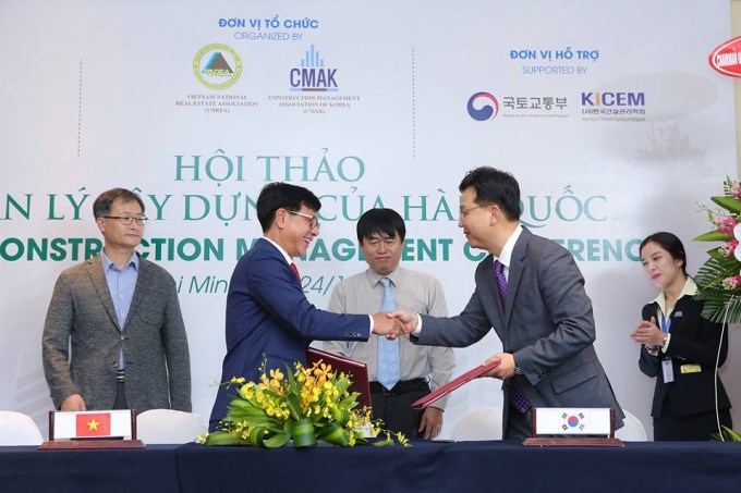 Tập đoàn Hoàng Quân tiến hành ký kết cùng Hiệp hội quản lý Xây dựng của Hàn Quốc. Ảnh HQC