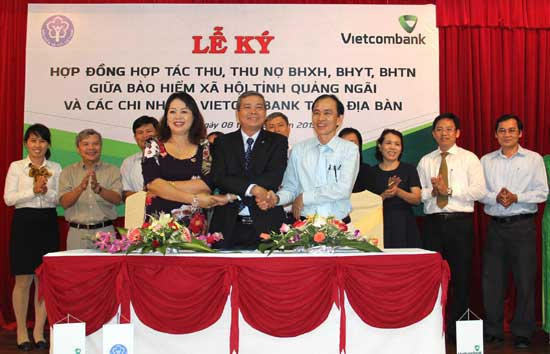Lễ ký kết hợp đồng hợp tác giữa Vietcombank Quảng Ngãi và BHXH tỉnh Quảng Ngãi