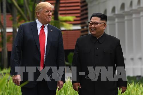 Tổng thống Mỹ Donald Trump (trái) và Nhà lãnh đạo Triều Tiên Kim Jong-un tại cuộc gặp thượng đỉnh lịch sử ở Singapore ngày 11/6/2018.