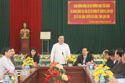 Bộ trưởng Đinh Tiến Dũng làm việc tại xã Chi Lăng.