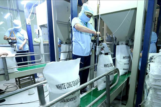 Bộ Công Thương tiếp tục xuất khẩu gạo nhưng kiểm soát chặt số lượng.