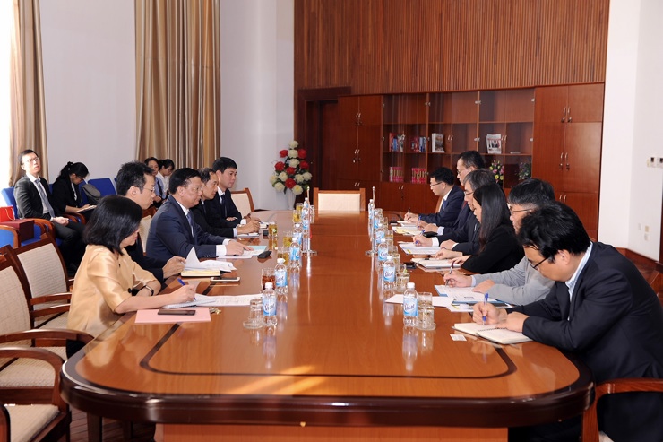 Bộ trưởng Đinh Tiến Dũng có buổi tiếp và làm việc với Ngài Yoon Suk Heun - Thống đốc Cơ quan Giám sát dịch vụ tài chính Hàn Quốc.