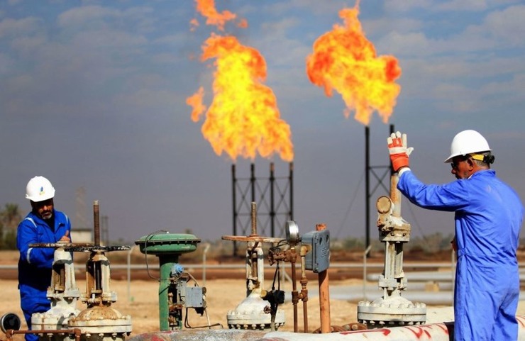 Quyết định giữ nguyên sản lượng tăng cho tháng 8 của OPEC+ đẩy giá dầu lao dốc.