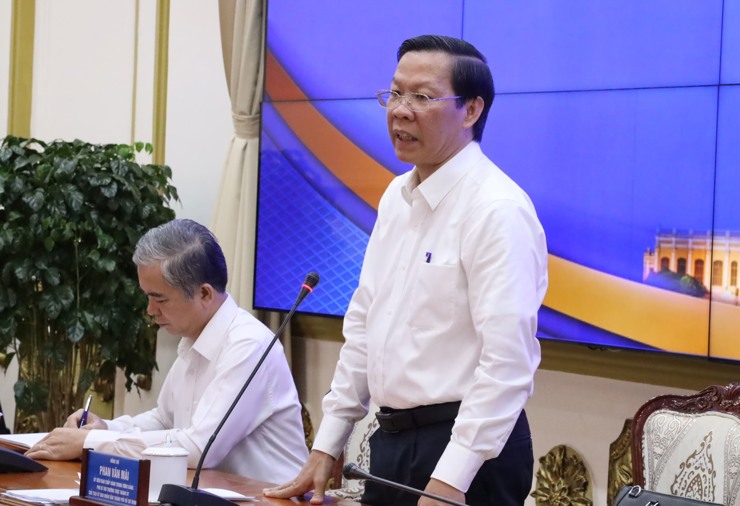 Chủ tịch UBND TP. Hồ Chí Minh Phan Văn Mãi phát biểu tại cuộc họp. 