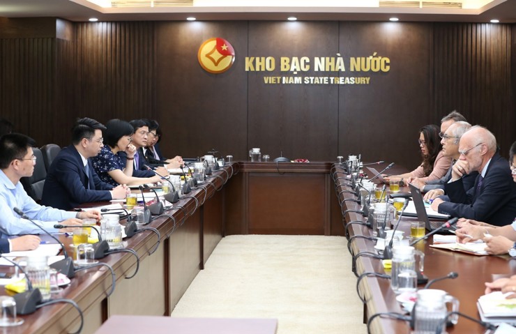 Đoàn công tác của IMF làm việc tại KBNN Việt Nam,