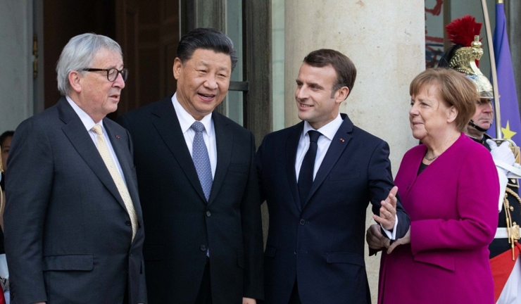 Tổng thống Pháp Emmanuel Macron mời Thủ tướng Đức Angela Merkel và Chủ tịch Uỷ ban châu Âu Jean-Claude Juncker cùng tới gặp Chủ tịch Trung Quốc Tập Cận Bình tại Paris. Nguồn: Bloomberg