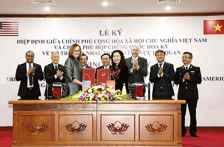Lễ ký kết Hiệp định Việt Nam - Hoa Kỳ về hỗ trợ lẫn nhau trong lĩnh vực hải quan.