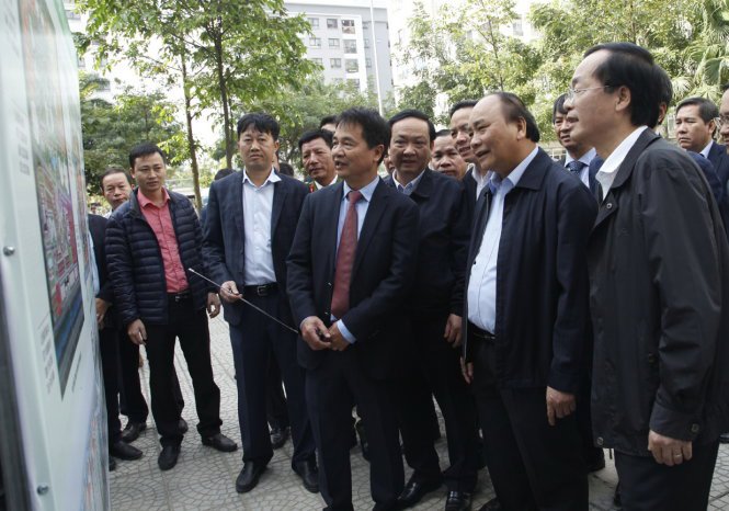 Thủ tướng Nguyễn Xuân Phúc kiểm tra dự án nhà ở xã hội ngày 6/12. Ảnh minh họa. Nguồn: Internet