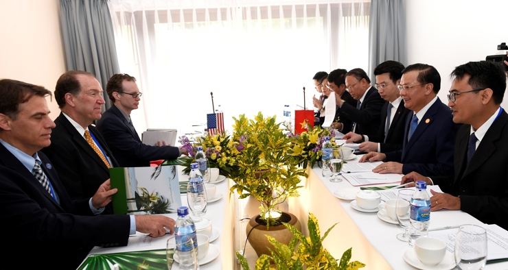 Bộ trưởng Đinh Tiến Dũng đã chào mừng ông David Malpass và Đoàn đại biểu của Hoa Kỳ đã tới Việt Nam tham dự Hội nghị Bộ trưởng Tài chính APEC.